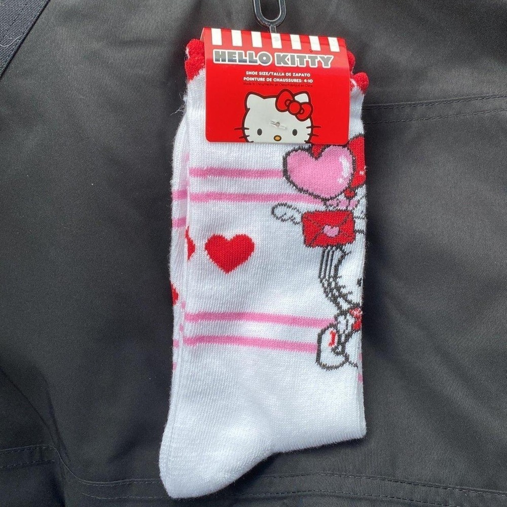 hello kitty valentine's day crew socks